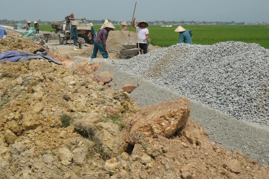 Hà Tĩnh: Nhiều khuất tất trong dự án đường "dát vàng"