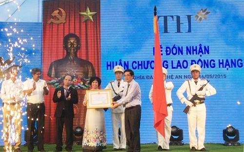 TH True MILK đón nhận Huân chương Lao động hạng Ba