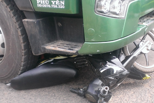 Đắk Lắk: Nữ sinh chết thảm dưới bánh xe container