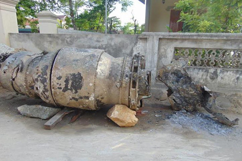 Hà Tĩnh: Phát hiện bộ phận nghi là đuôi máy bay