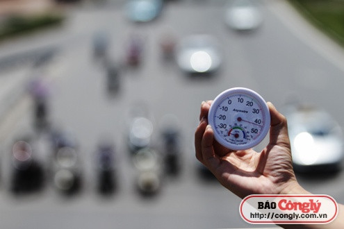 Hà Nội: Người dân vật vã trong cái nắng "cháy da cháy thịt"