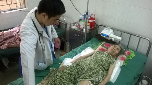 Phẫu thuật thành công ca gãy xương đùi ở cụ bà 100 tuổi