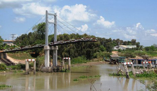 Long An: Trụ cầu bị sụp ngã do không khoan thăm dò địa chất
