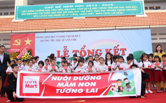 Lotte Mart trao học bổng "Nuôi dưỡng mầm non tương lai"