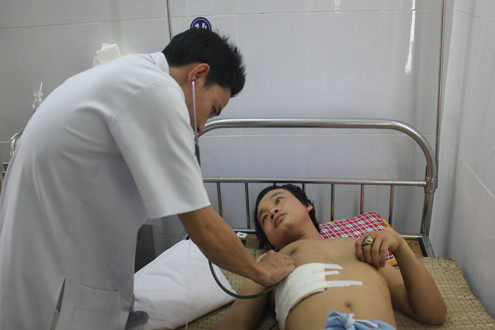 Hành khách đâm người nhà xe thủng bụng vì đi quá điểm xuống xe