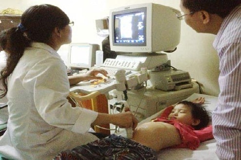 Kịp thời cấp cứu bé gái uống nhầm thuốc trừ sâu