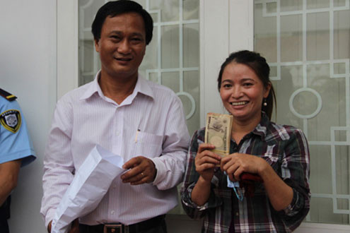 Ly kỳ hành trình nhận lại 5 triệu yen của chị ve chai