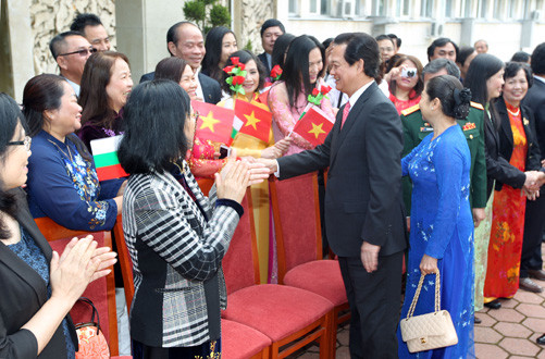 Thủ tướng Nguyễn Tấn Dũng gặp gỡ cộng đồng người Việt Nam tại Bulgaria