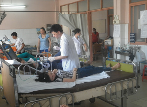 TP.HCM: Hàng chục công nhân phải nhập viện khẩn cấp sau bữa trưa
