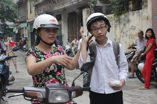 Kỳ thi tuyển sinh lớp 10 THPT: Hồi hộp môn thi đầu tiên