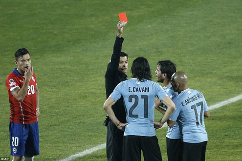 Cavani bị phạt oan thẻ đỏ, Uruguay thành cựu vương Copa America