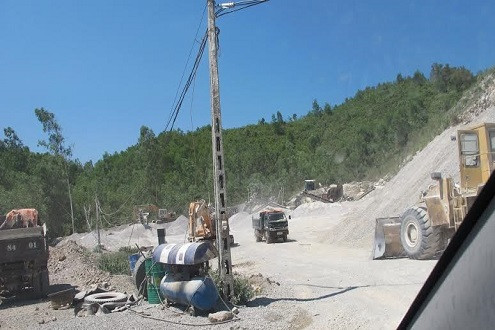 Mỏ đá hết phép vẫn hoạt động gây ô nhiễm