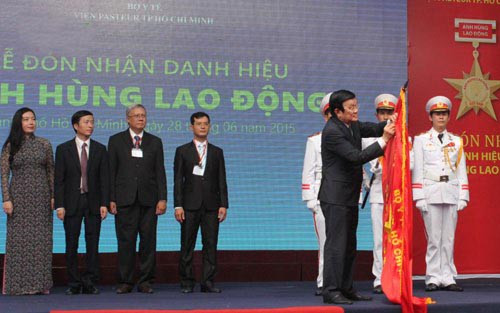 Viện Pasteur TP HCM đón nhận danh hiệu Anh hùng Lao động