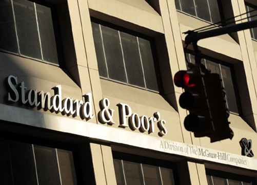 S&P hạ bậc tín nhiệm Hy Lạp xuống mức tiêu cực