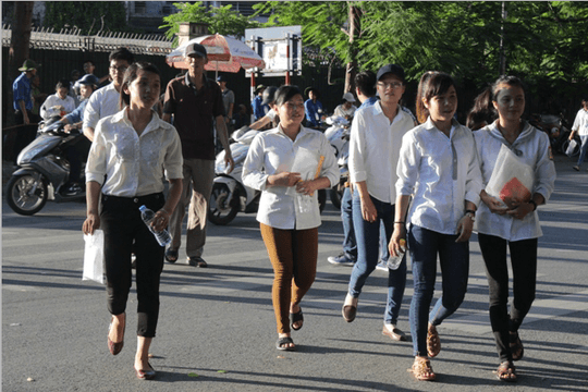 Kết thúc môn thi đầu tiên, thí sinh thở phào vì đề Toán vừa sức