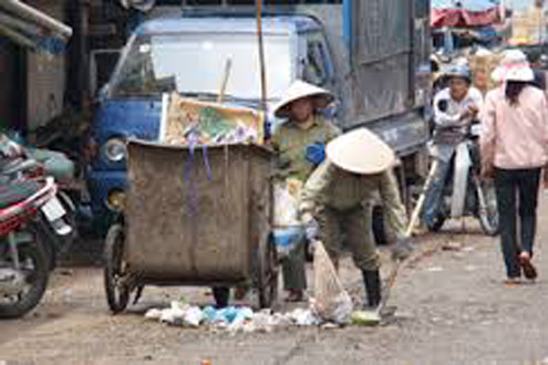 Khởi tố nguyên Chủ tịch thị trấn “ăn chặn tiền quét rác”