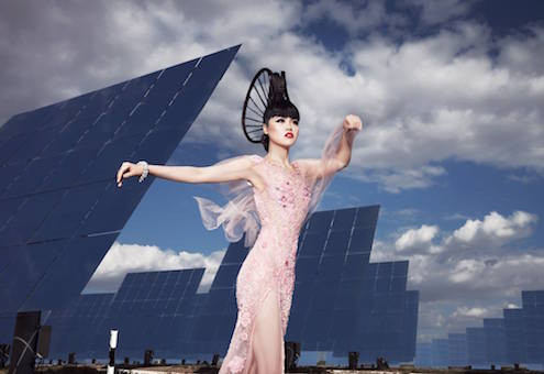 NTK Việt biến nhà máy năng lượng mặt trời lớn nhất thế giới thành sàn diễn thời trang