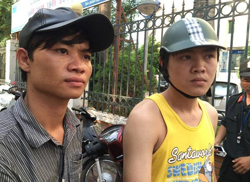 Hà Nội: Cảnh sát 141 bắt hai 9X “thủ” ma túy đá trong người