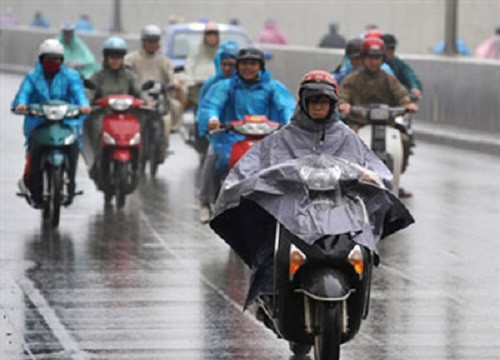 Bắc Bộ nắng nóng, Nam Bộ mưa dông nguy cơ tố lốc