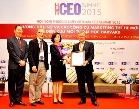 VINAMILK được vinh danh Doanh nghiệp đứng đầu top 10 thương hiệu uy tín nhất trên truyền thông năm 2015