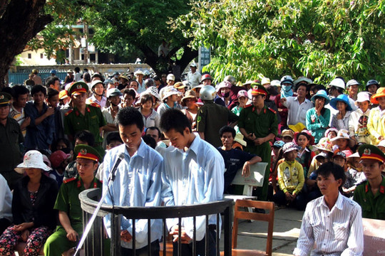 Dự thảo BLTTHS (sửa đổi): Nên giữ nguyên trình tự xét hỏi như quy định hiện hành