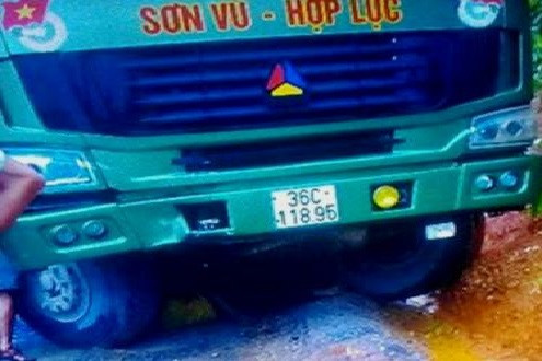 Tông thẳng vào xe tải, 3 thanh niên tử vong tại chỗ