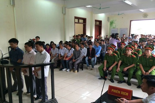 Ngày thứ 2 xét xử vụ lật cầu Chu Va 6: Nạn nhân và các bị cáo tiếp tục thỏa thuận bồi thường