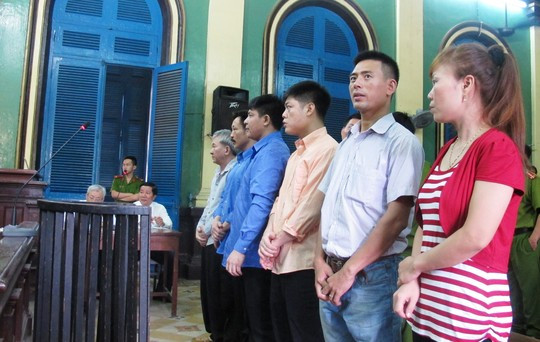 Vào tù vì tội giả mạo, lừa dối nhằm được xuất cảnh