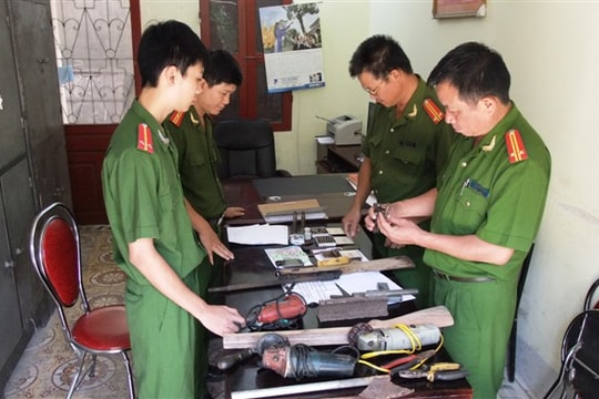 Liệt 2 chân vẫn buôn ma túy, chế tạo vũ khí