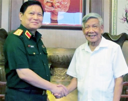 Thượng tướng Ngô Xuân Lịch thăm nguyên Tổng Bí thư Lê Khả Phiêu