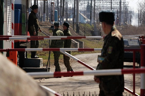 Lính biên phòng Ukraine nổ súng, bắn 3 du khách Nga