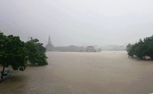 Mưa lũ ở Quảng Ninh: 500 nhà dân ở TP Uông Bí ngập sâu trong nước