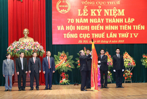 Chủ tịch Quốc hội Nguyễn Sinh Hùng dự lễ kỷ niệm 70 năm Ngày thành lập Tổng cục thuế