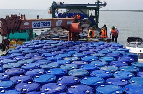Tạm giữ gần 200.000 lít dầu nhớt không có chứng từ