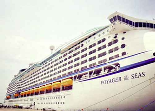 Tàu Voyager of the Seas đưa hơn 4.000 khách cập cảng Chân Mây