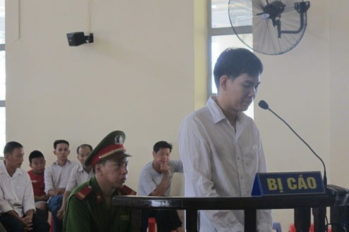 Tin pháp luật ngày 12/8: 5 thanh niên thay nhau giao cấu với bé gái ở Đắk Nông
