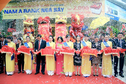 Nam A Bank Ngã Bảy khai trương trụ sở mới