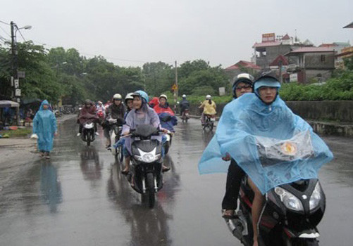 Dự báo thời tiết ngày 13/8: Bắc Bộ ngày oi nóng, chiều tối nguy cơ có gió giật mạnh