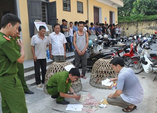 Bắt gần 40 người tham gia sới đá gà ăn tiền