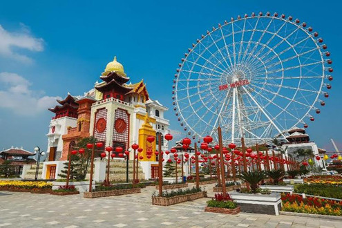 Con đường rực rỡ đèn lồng kỷ lục tại Asia Park Đà Nẵng
