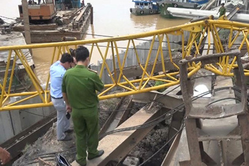 Đồng Tháp: Sập cần cẩu ép cọc bê tông khiến hai công nhân tử vong