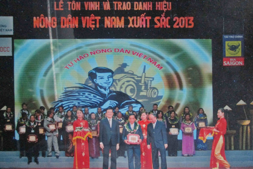 “Kỹ sư làng” chế tạo máy cày từ… xe đạp cũ