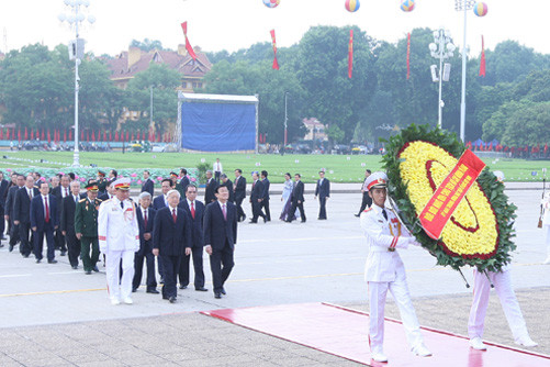 Lãnh đạo Đảng, Nhà nước viếng Chủ tịch Hồ Chí Minh và tưởng niệm các Anh hùng liệt sỹ