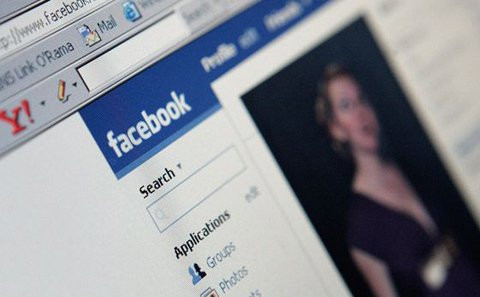 Học trò cũ lập facebook khiêu dâm, "tống tình" cô giáo