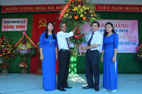 Lãnh đạo TAND tỉnh TT–Huế dự Lễ khai giảng năm học mới tại trường THCS Đặng Vinh