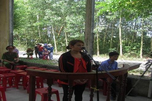 Trả giá vì buôn bán hàng cấm