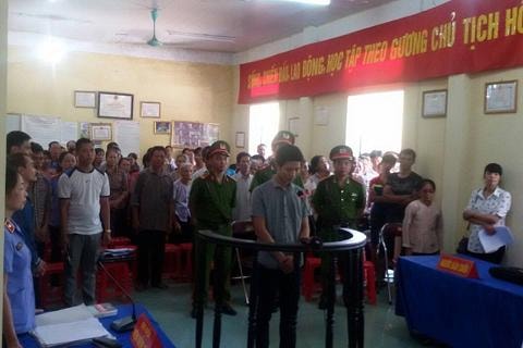 Dùng dao quắm chém bạn nhậu vì uống rượu để…”long đen”