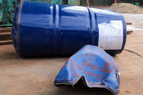 Hà Nội: Nổ thùng phuy, bé trai văng xuống mương tử vong