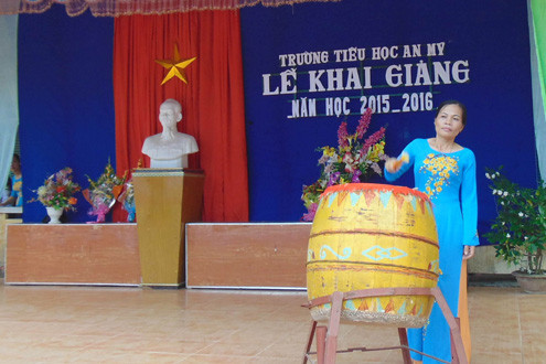 Phụ huynh khốn đốn bởi các khoản thu tự nguyện