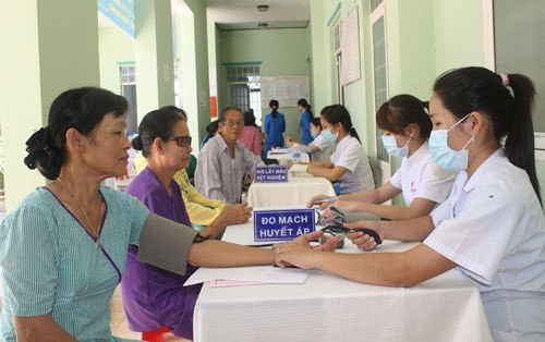 Đẩy mạnh công tác xã hội hóa y tế